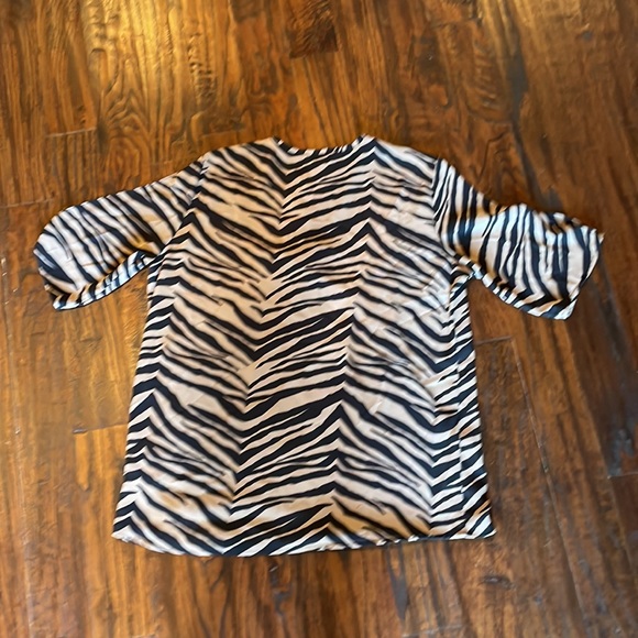 IMAN Black and Tan Animal Print Wrap Front Cold Shoulder Blouse. Like New! - Picture 6 of 6